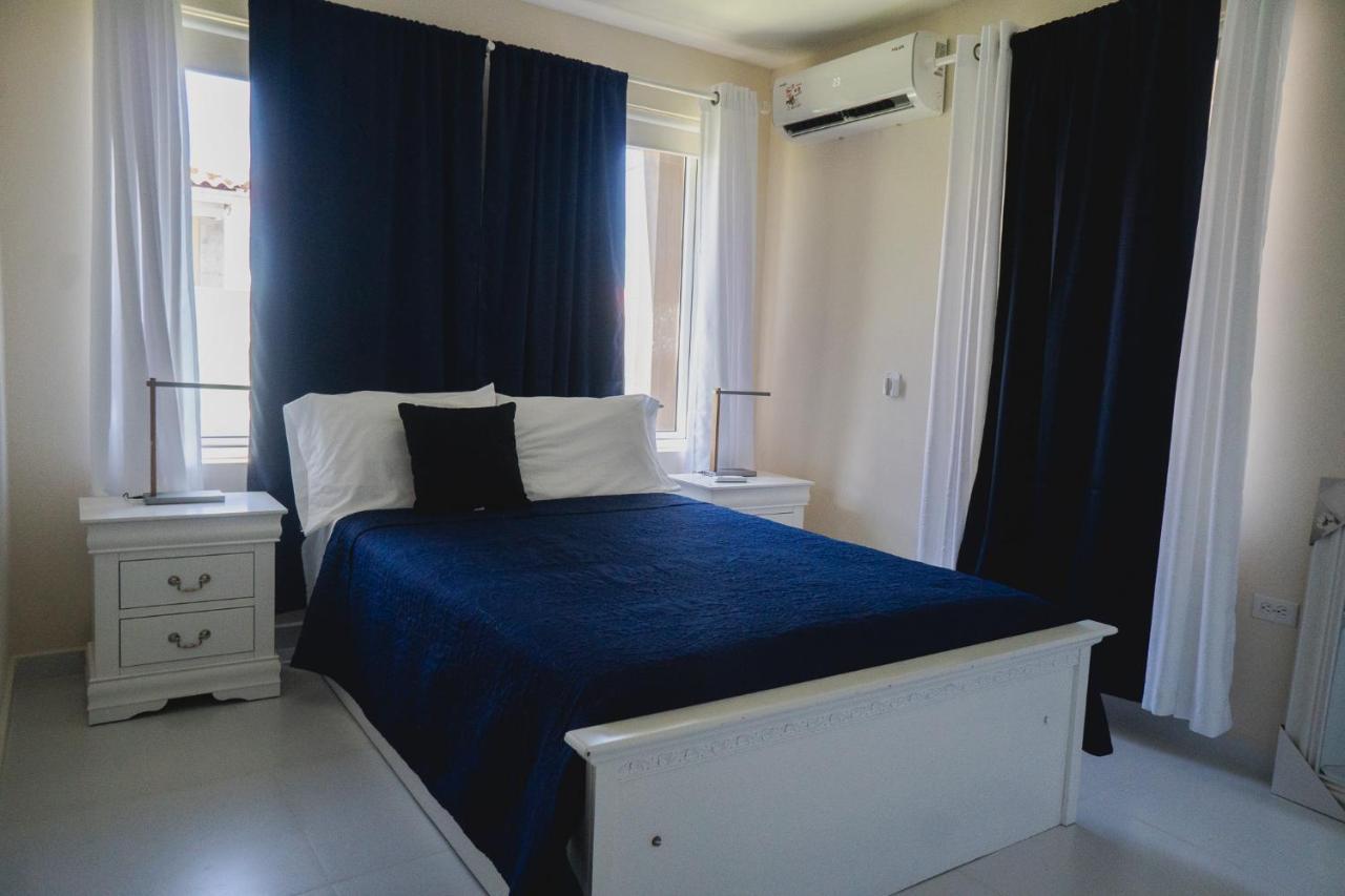 Pavia'S Centerpoint Oasis Apartment โอรันเยสตัด ภายนอก รูปภาพ